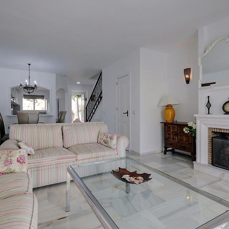 Quaint 2 Bedroom Townhouse With Pool Close To Sea! Benalmadena Luaran gambar