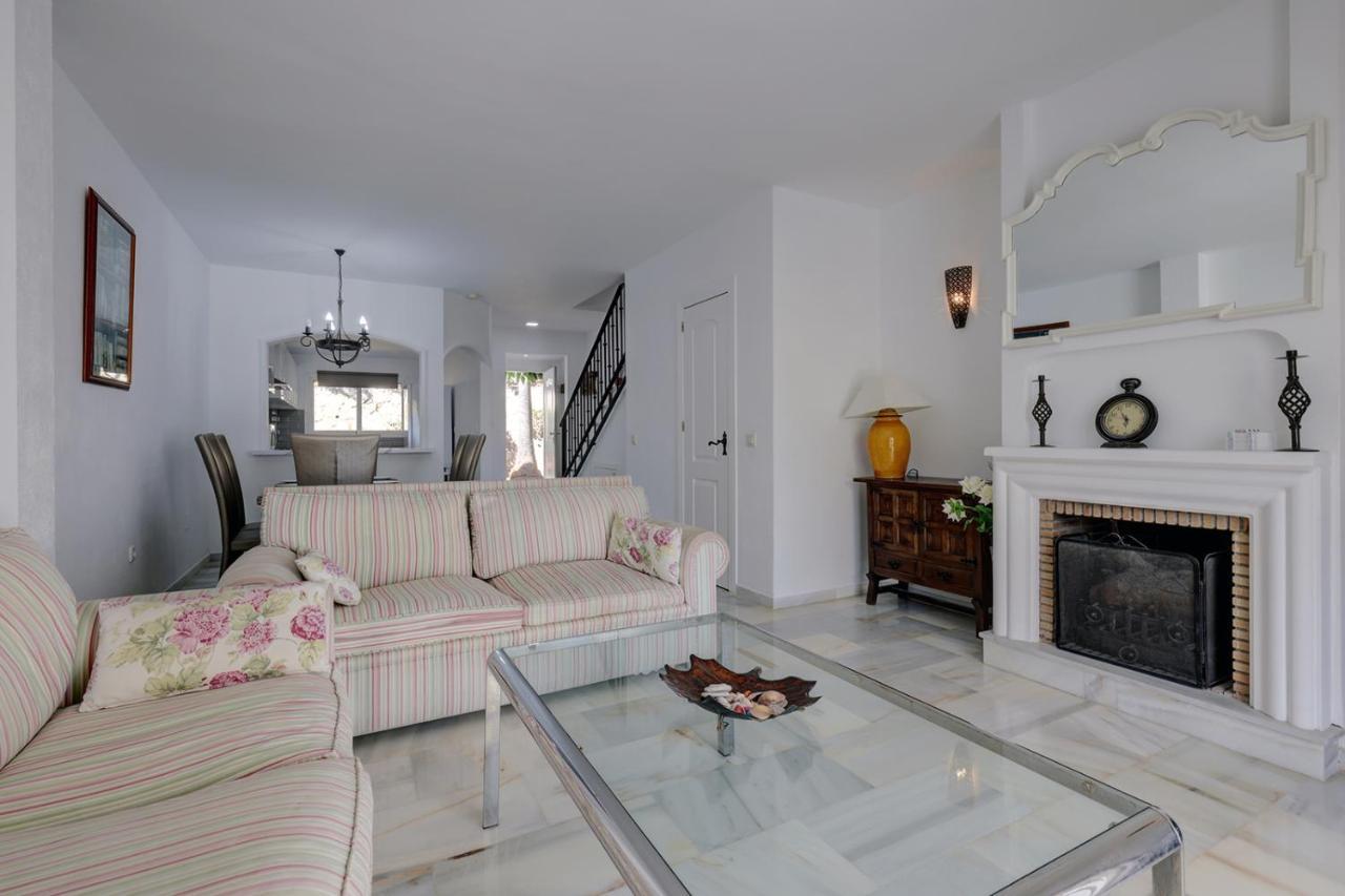 Quaint 2 Bedroom Townhouse With Pool Close To Sea! Benalmadena Luaran gambar