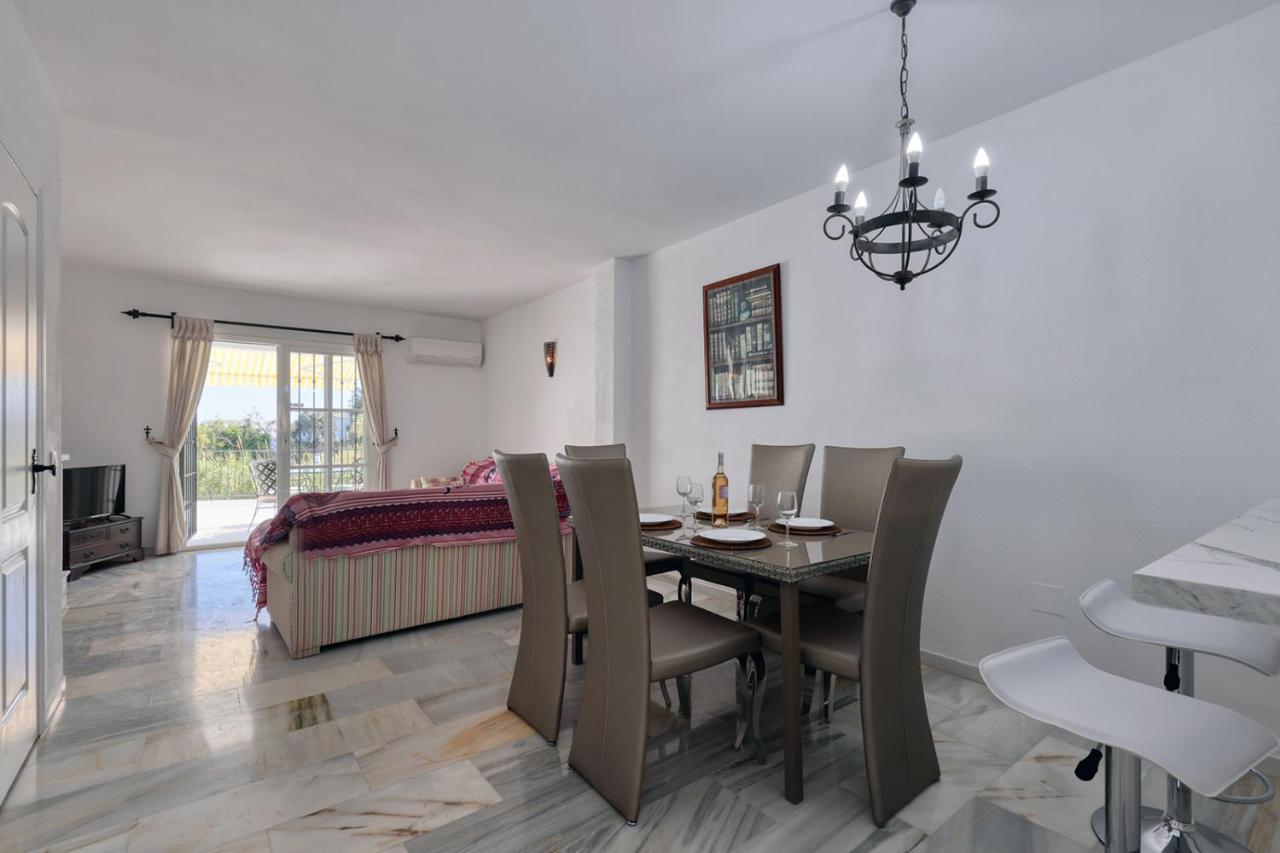 Quaint 2 Bedroom Townhouse With Pool Close To Sea! Benalmadena Luaran gambar