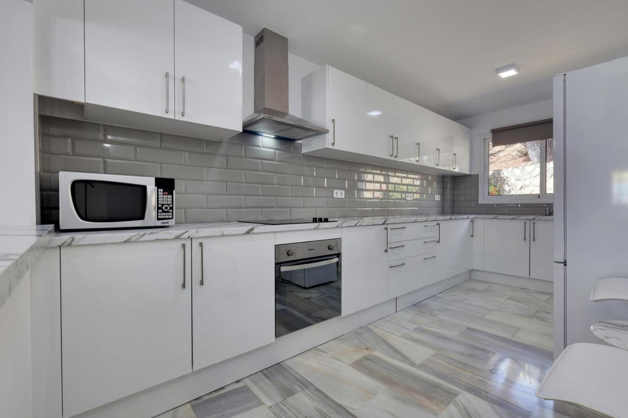 Quaint 2 Bedroom Townhouse With Pool Close To Sea! Benalmadena Luaran gambar