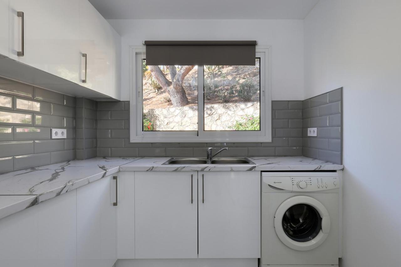 Quaint 2 Bedroom Townhouse With Pool Close To Sea! Benalmadena Luaran gambar