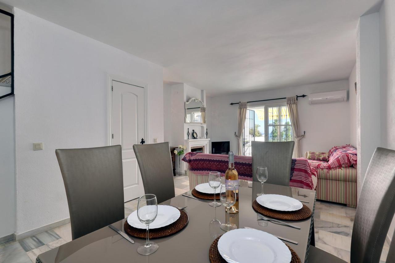 Quaint 2 Bedroom Townhouse With Pool Close To Sea! Benalmadena Luaran gambar