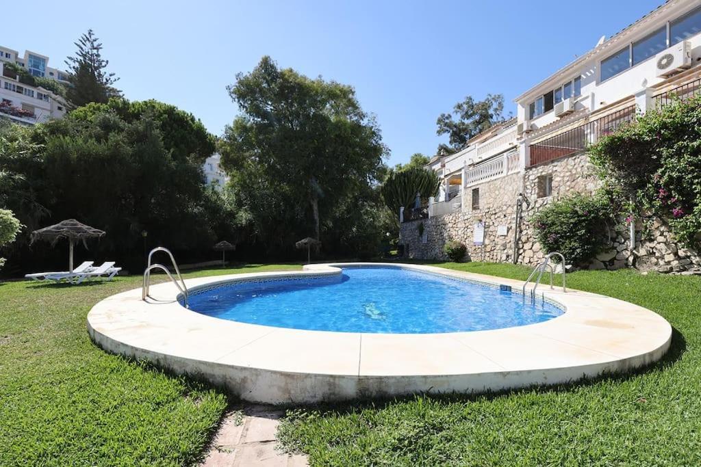 Quaint 2 Bedroom Townhouse With Pool Close To Sea! Benalmadena Luaran gambar