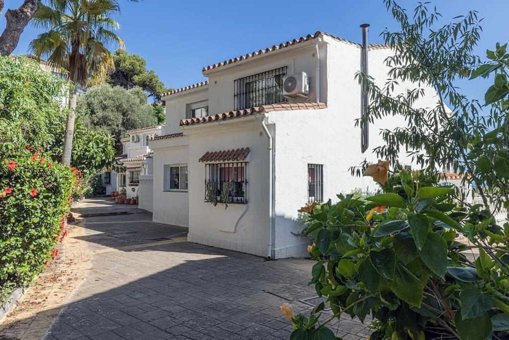 Quaint 2 Bedroom Townhouse With Pool Close To Sea! Benalmadena Luaran gambar