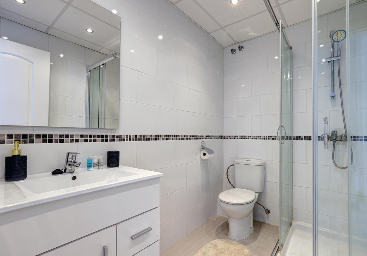 Quaint 2 Bedroom Townhouse With Pool Close To Sea! Benalmadena Luaran gambar