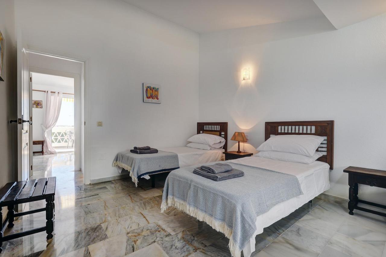 Quaint 2 Bedroom Townhouse With Pool Close To Sea! Benalmadena Luaran gambar