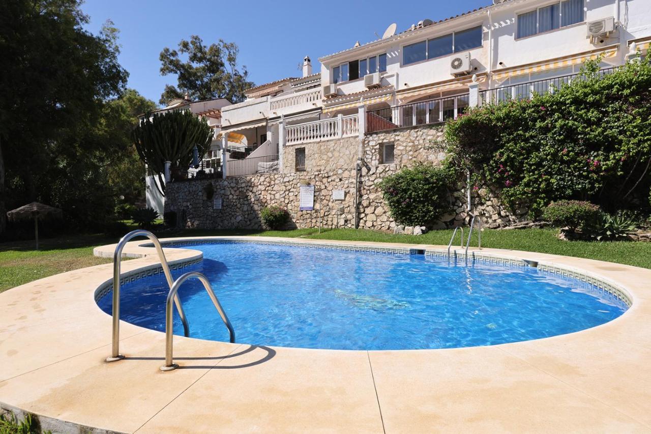 Quaint 2 Bedroom Townhouse With Pool Close To Sea! Benalmadena Luaran gambar
