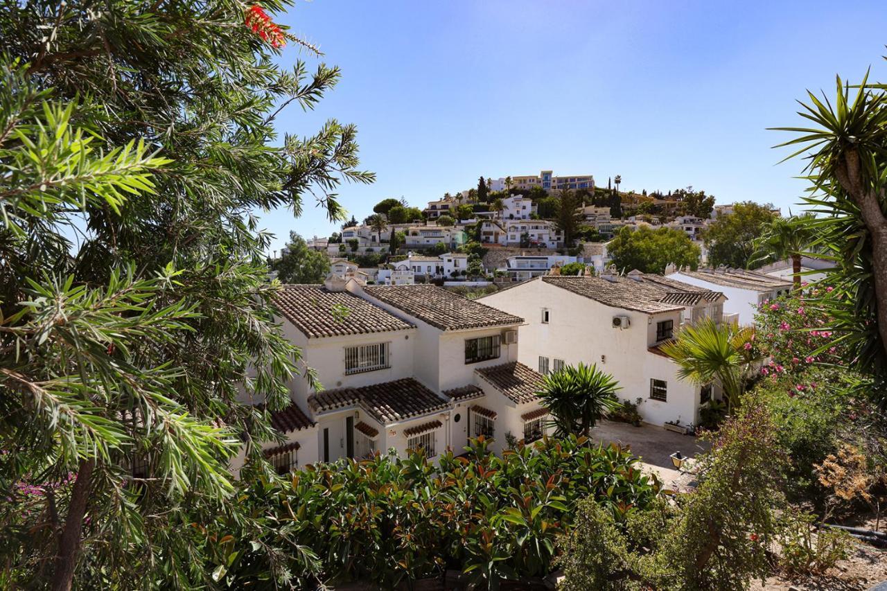 Quaint 2 Bedroom Townhouse With Pool Close To Sea! Benalmadena Luaran gambar