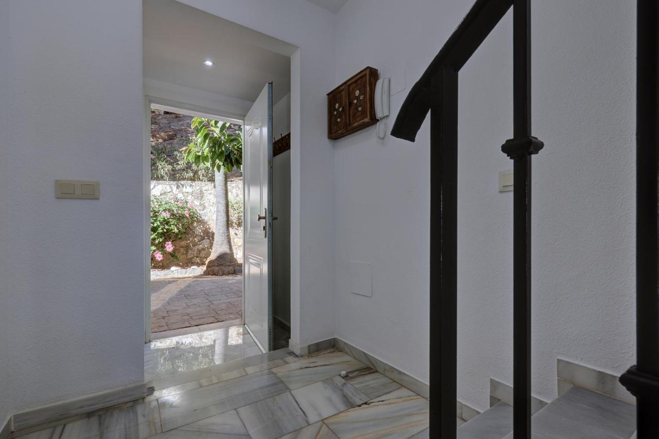 Quaint 2 Bedroom Townhouse With Pool Close To Sea! Benalmadena Luaran gambar