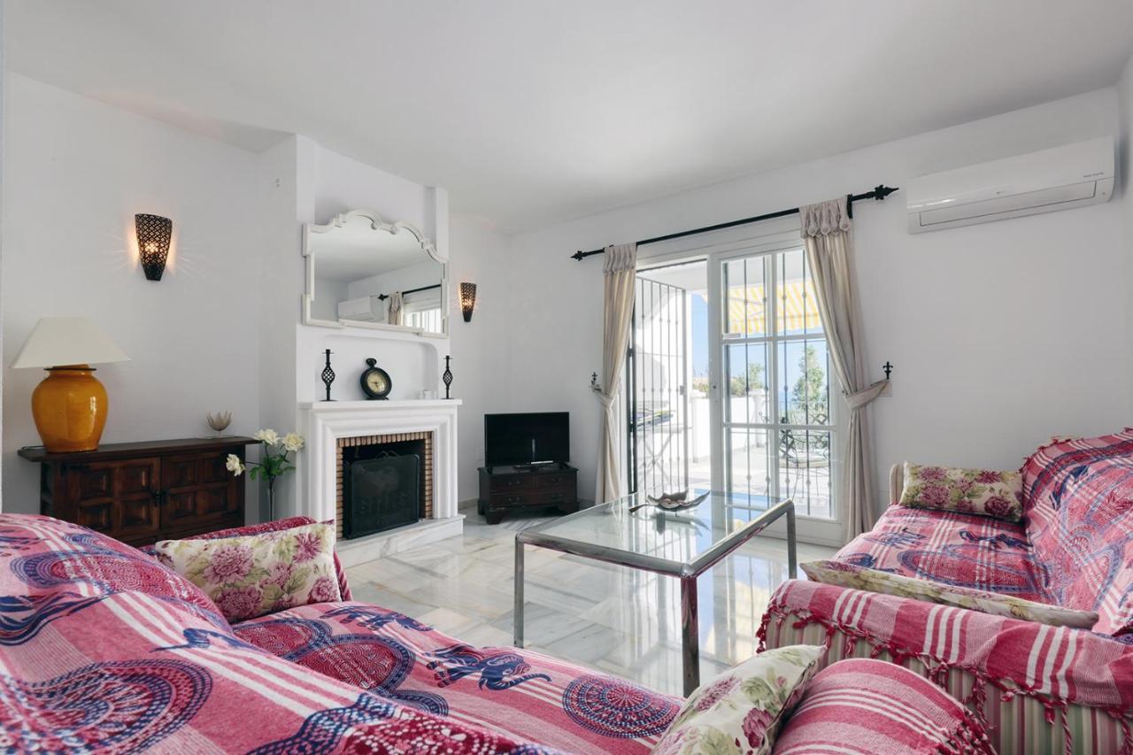 Quaint 2 Bedroom Townhouse With Pool Close To Sea! Benalmadena Luaran gambar