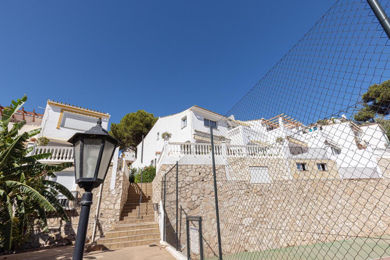 Quaint 2 Bedroom Townhouse With Pool Close To Sea! Benalmadena Luaran gambar
