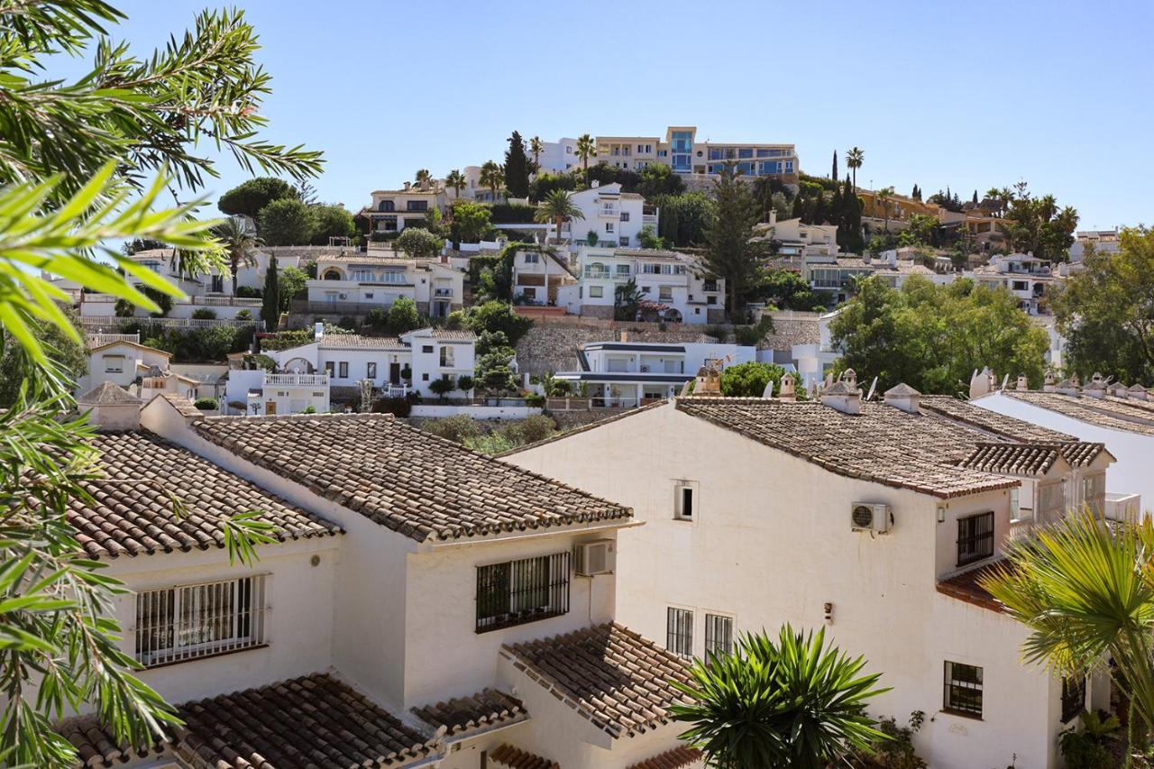 Quaint 2 Bedroom Townhouse With Pool Close To Sea! Benalmadena Luaran gambar